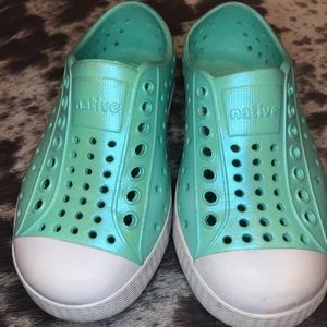 Native - Pearly Mint - Size 8 -EUC